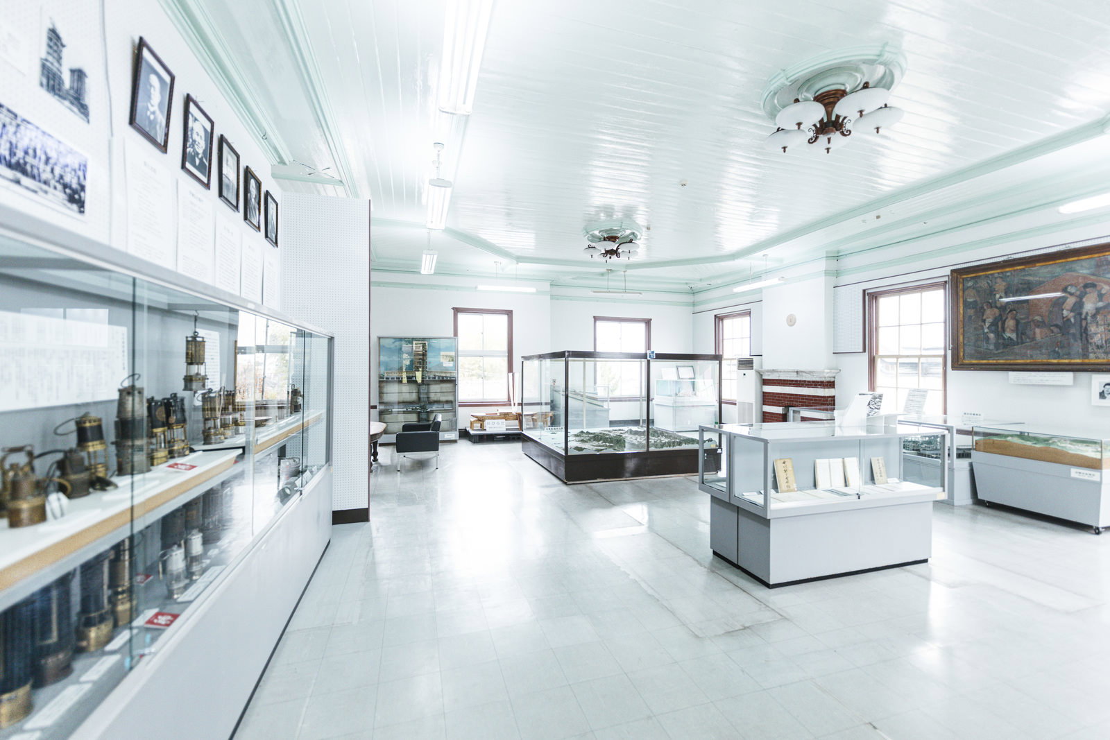 直方市石炭記念館本館の展示室内部