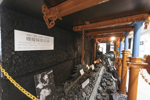 直方市石炭記念館の坑内ジオラマ展示、採掘作業風景の再現模型