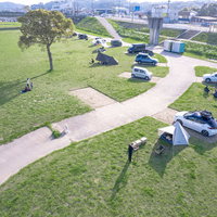 福岡県の直方市街地に近い直方オートキャンプ場の空撮の写真