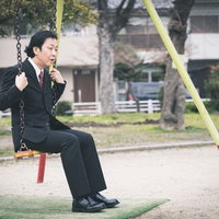 スーツに着替えたものの会社行きたくないの写真