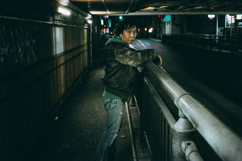 「何見てんだよッ！」高架下で危険な男とエンカウント！