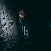 ホラーゲームのプレイアブルキャラクターになった一般男性の写真