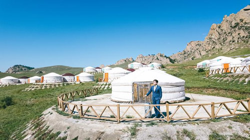 今日も清々しい朝だとモンゴルのゲルから出社するM&Aアドバイザー