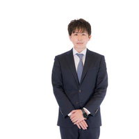 M&Aアドバイザーとしてのサラリーマン男性がプレゼンテーションの写真
