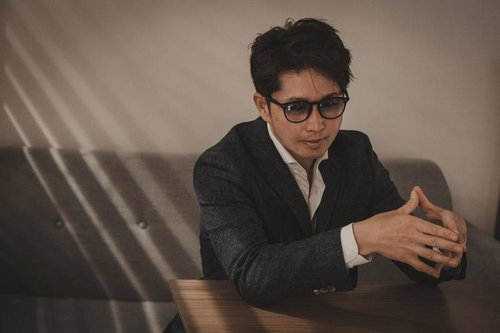 喫茶店に入ったけどお店の人になかなか気付いてもらえない