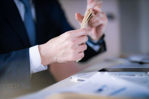 M&Aアドバイザーが札勘定する金融マンのビジネス