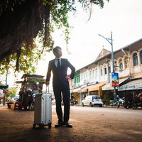 カンボジアのシェムリアップ中心部とM&Aアドバイザーの写真