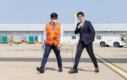 「膝に爆弾抱えてるんで」と言っただけなのに下ろされて、警察まで呼ばれた。