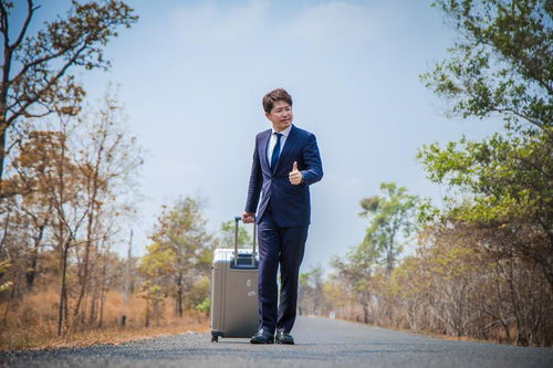 トランクひとつだけで浪漫飛行へ・・・いいんです