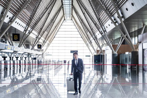 修学旅行当日、全員分のチケットを持ってた先生が今更やって来た