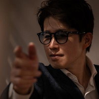 ハァーハァーと興奮する男性、喜びと歓喜の表情の写真