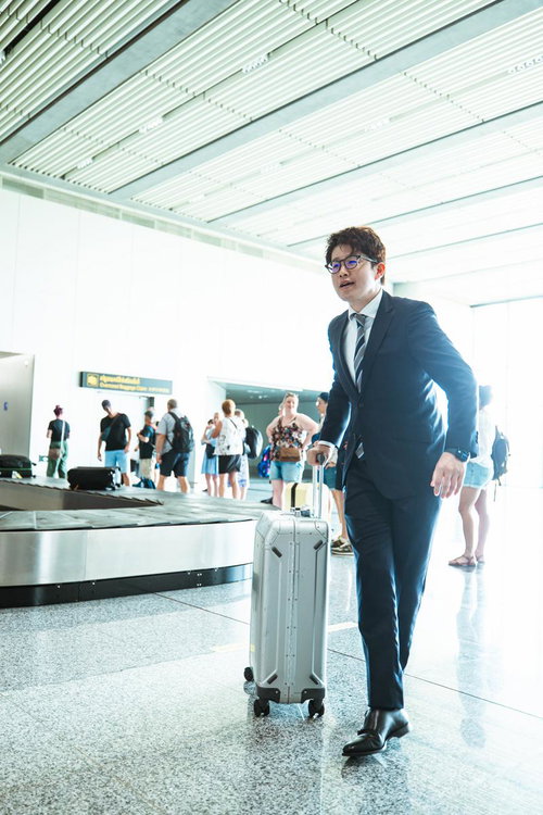 荷物間違えるわけない きみとはキャリアが違うんだよ