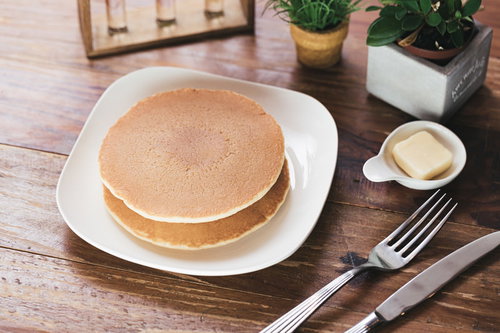 カフェで提供されているパンケーキ