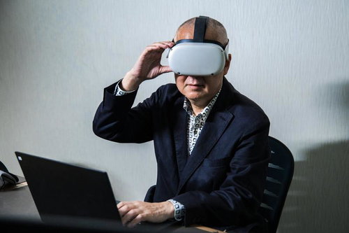 扉を開けたら聞き込みとのこと、対応する高齢の男性