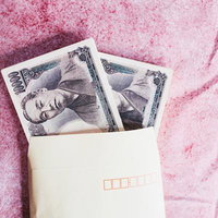 茶封筒に入った一万円札の札束 - 現金 福沢諭吉の写真