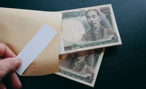 トレンドのリプ欄に現れるID付きの壱万円札自慢のアカウント