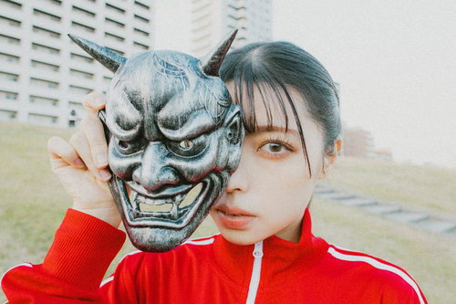 般若面を持つ鬼嫁の怒り～夫婦関係の不満と憤怒の表現