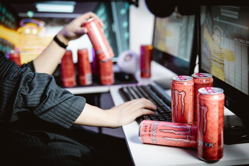 危ないデカせぎ、スマートフォンに表示された2500万円の入金額