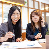 ランチのお店、開拓ガチ勢な資料確認の打ち合わせの写真