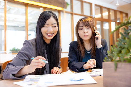 ランチのお店、開拓ガチ勢な資料確認の打ち合わせ