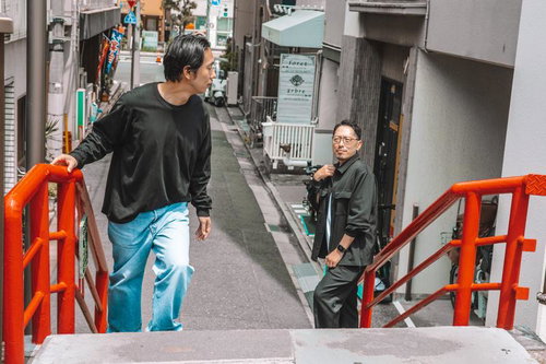 その橋を渡ったら振り返っちゃいけないよ、さあお行き...