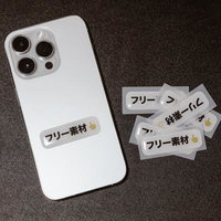 プチプチ包装で驚く男性の写真