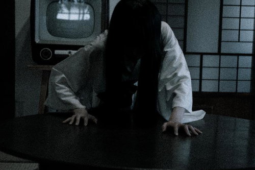 ここが一番冷えてて気持ちいいと呟く幽霊