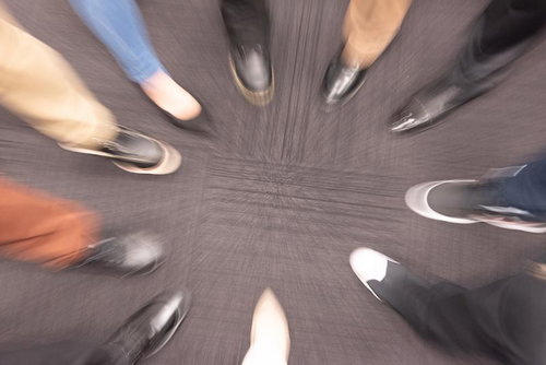 うちの従業員って9人だよね、一致団結して円陣を組む瞬間