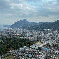 別府グローバルタワーからの温泉街（南東）の眺めと市街地の写真