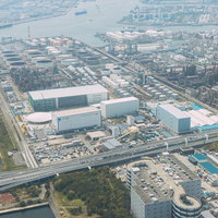 川崎浮島の工業地帯を上空から撮影した航空の写真