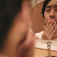 うわっ...私の髭伸びすぎ...？（鏡越しバージョン）の写真