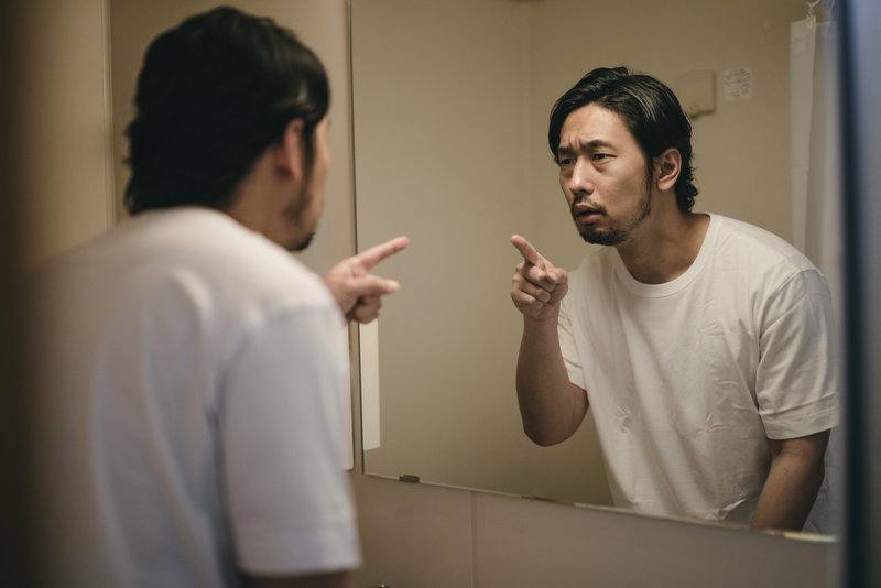 起きたら髭面男子になっていた件のフリー素材