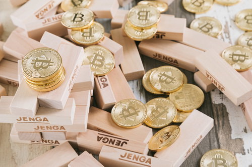 崩壊するビットコインのジェンガ