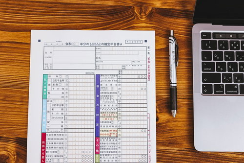印刷してきた確定申告書AとPC