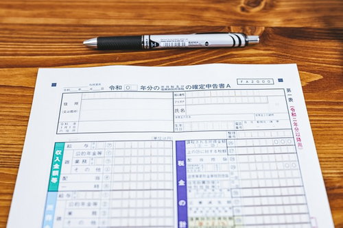 確定申告書記入に用意されたペン