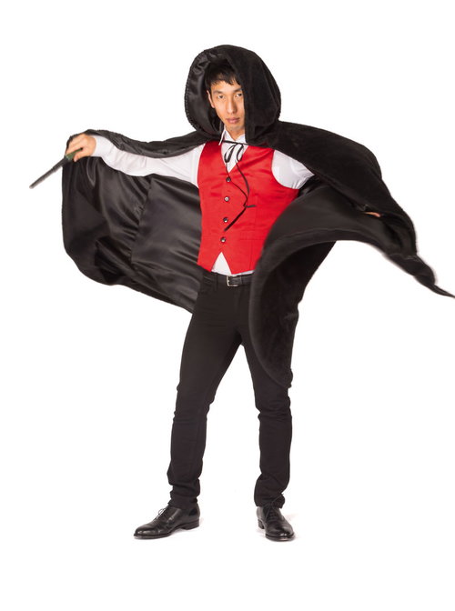 ヴィレバンで買った衣装で魔法使いになりきるマン