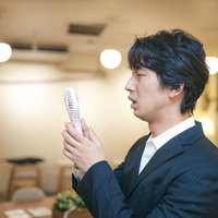 ハンディ扇風機の前で「我々は宇宙人だ」と言ってみたの写真