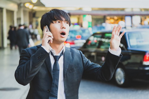 「待ち合わせ場所はここです！」と見知らぬ女性にアピールする出会い厨