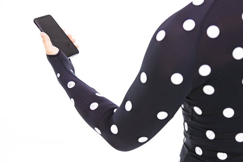 ZOZOSUITで体型計測した結果をアプリで確認する腕