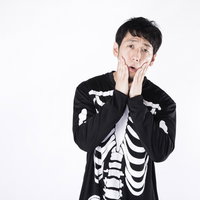 ヒゲの剃り残しが気になるスカルマンのコスプレの写真