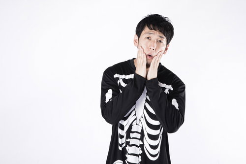 ヒゲの剃り残しが気になるスカルマンのコスプレ