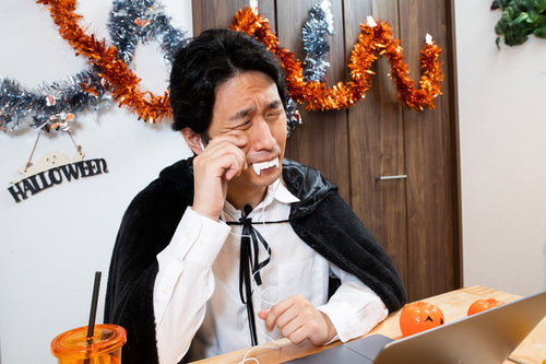 涙するハロウィン生主がリモート会議で感情的になる瞬間