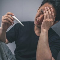 大事な予定があるのに検温の結果、発熱が発覚した男性の写真