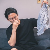 パンツからおじさんの臭いがするくさい男性の写真