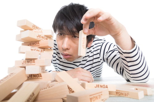ジェンガのバランスを崩して放心状態
