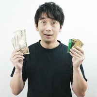 現金とクレジットカードどちらで支払いますか？の写真