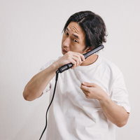 ヘアアイロンで髪の毛をストレートにの写真