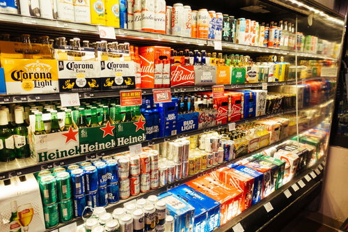 パッケージデザインがポップな外国製ビール棚