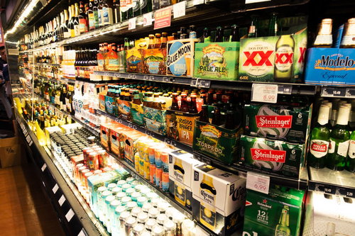 パッケージもトロピカルなハワイのドリンクコーナーの棚陳列