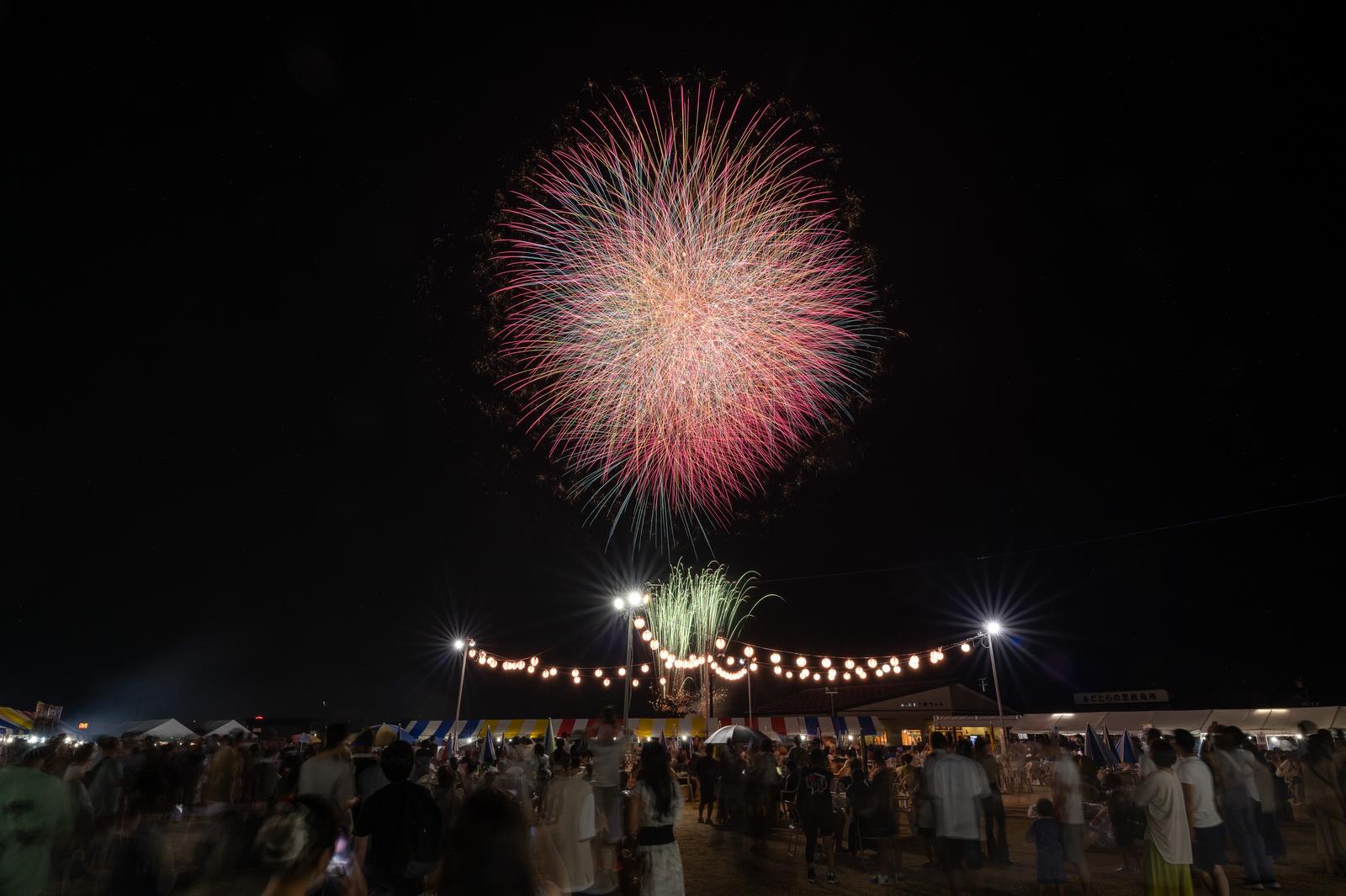 大玉村花火大会の夜空に咲く大輪の花火